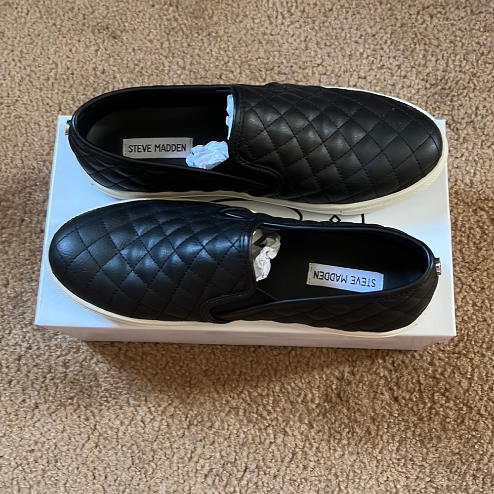 Steve Madden Slip-Ons Ecentrcq Black Leather shoes. Size: 11. Color: Black